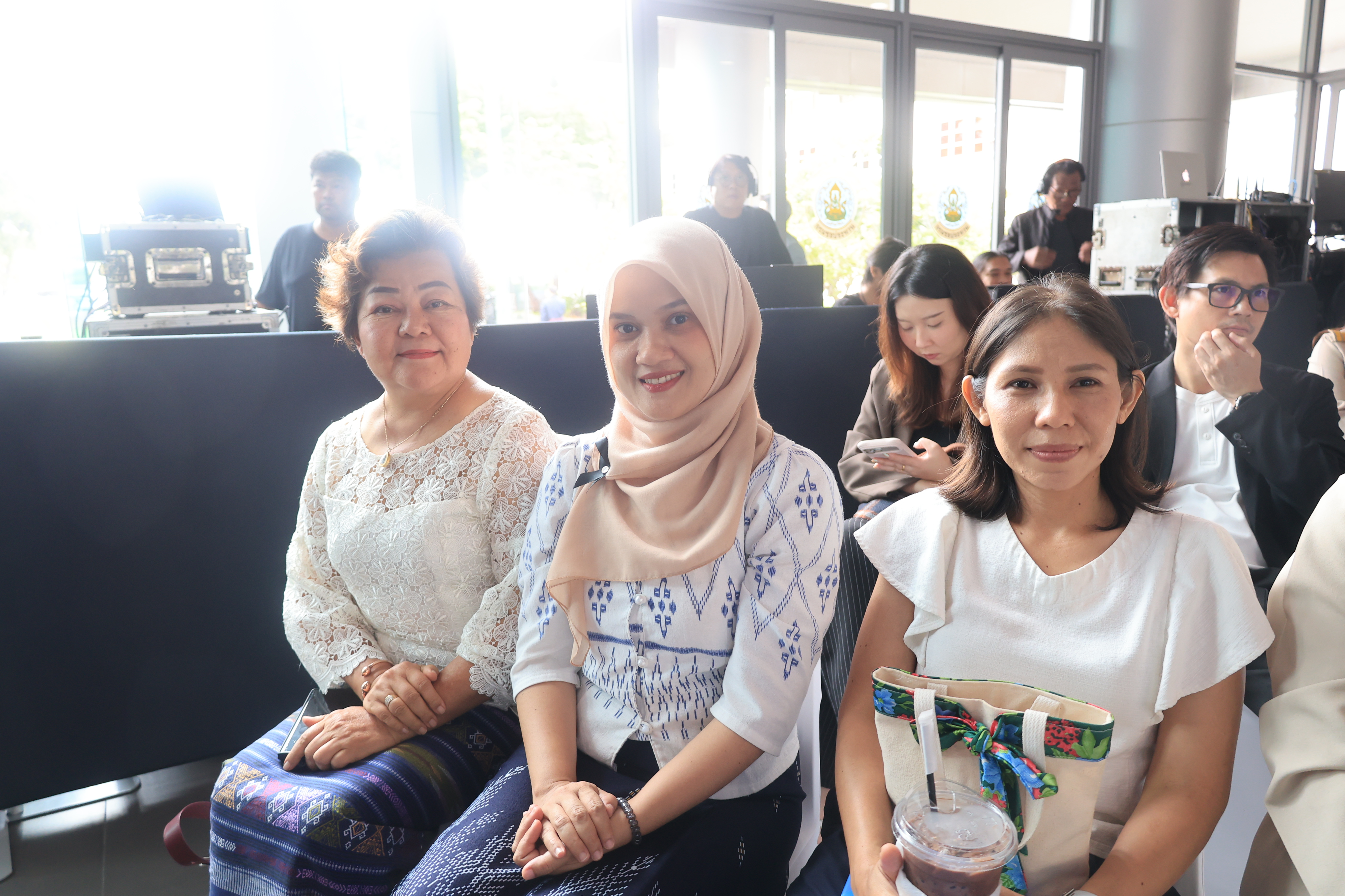 title - ส.ป.ก. ร่วมเป็นเกียรติและแสดงความยินดีเนื่องในวันคล้ายวันสถาปนาครบรอบ 124 ปี กรมชลประทาน “FRIENDS OF WATER สายน้ำแห่งความร่วมมือ” เดินหน้าสร้างความมั่นคงด้านน้ำสู่อนาคตอย่างยั่งยืน